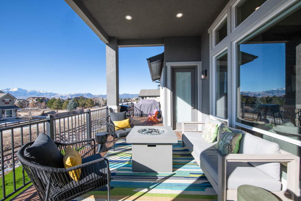 Example of a transitional home design design in Denver