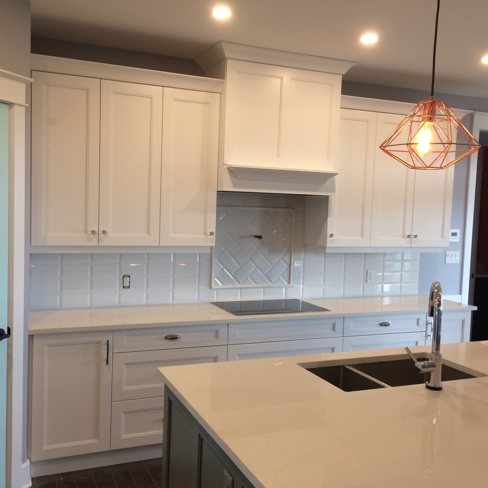 Transitional kitchen photo in Ottawa