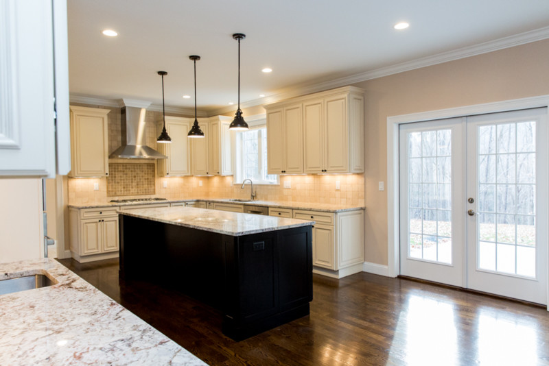 Transitional kitchen photo in Bridgeport