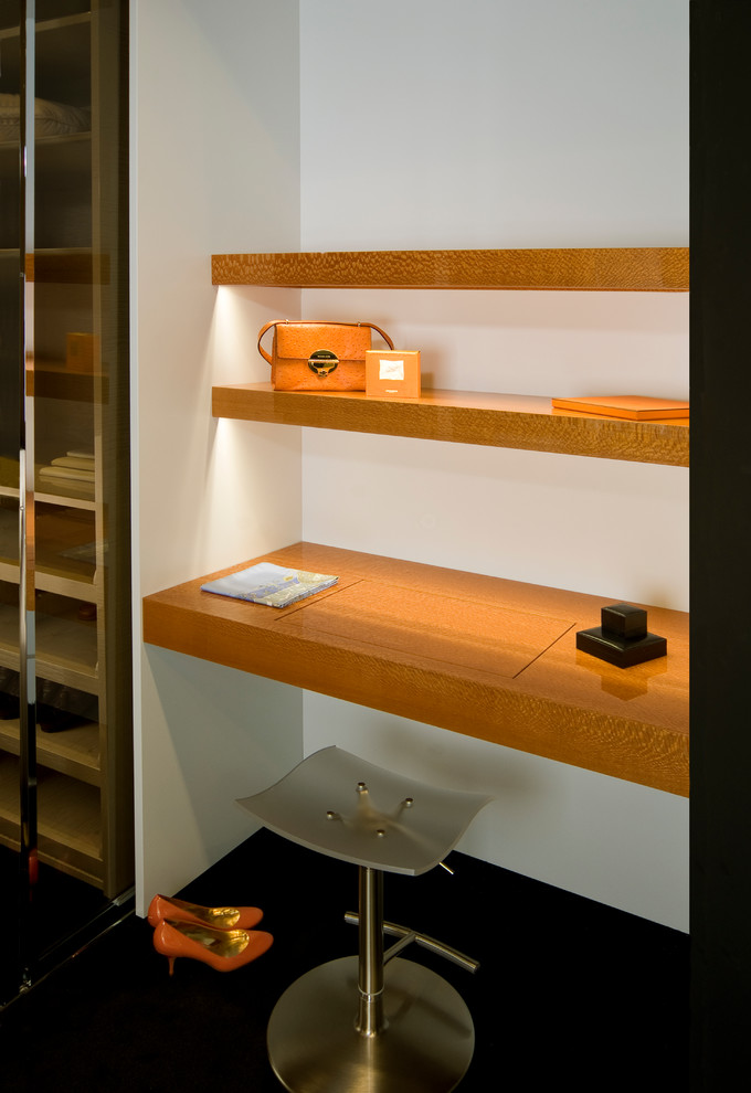 Design ideas for a modern storage and wardrobe in San Francisco.