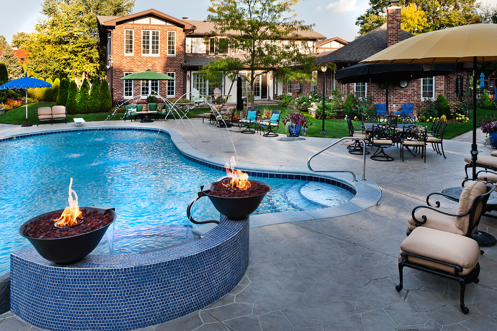 This is an example of a traditional custom-shaped pool in Chicago with a water feature.