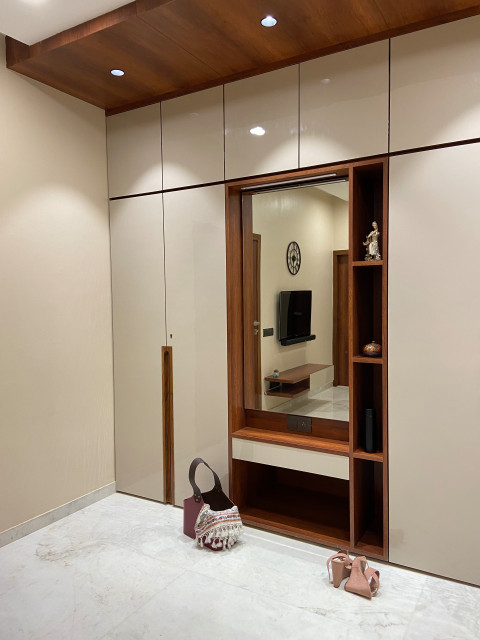 Master Bedroom modern-ankleidezimmer