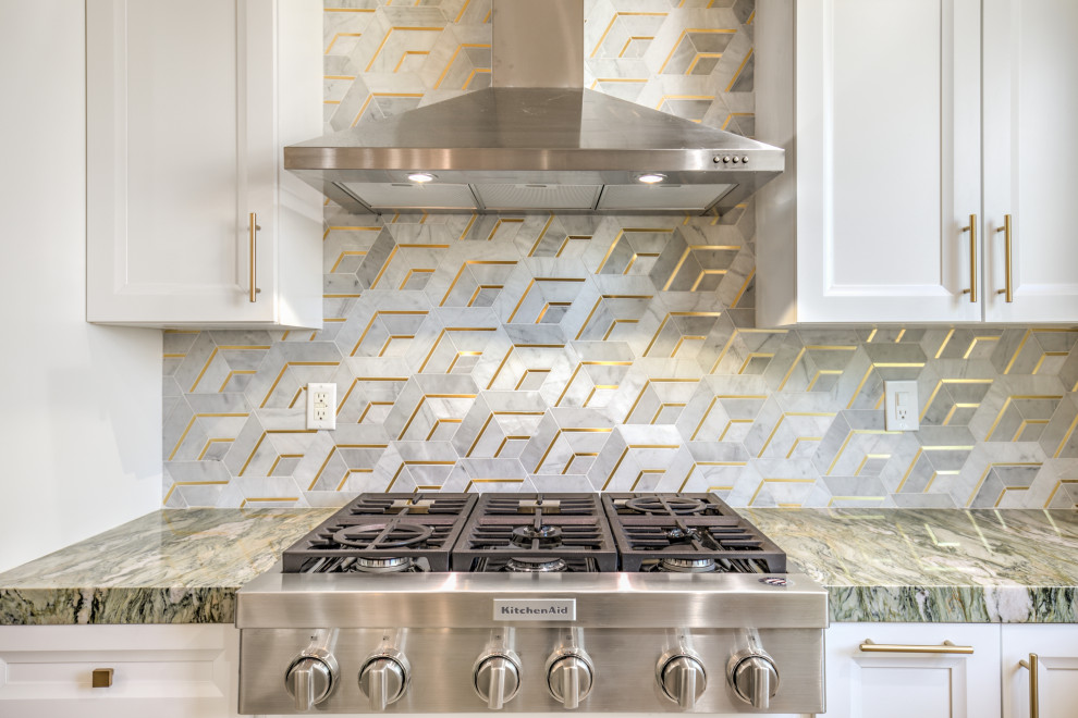 Transitional home design photo in Las Vegas