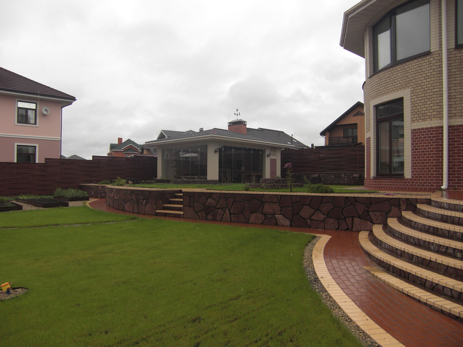 Остекление безрамное (террасы , беседки ,бассейны)