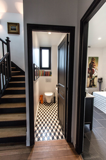 Maison &agrave; Suresnes klassisk-lille-badevaerelse