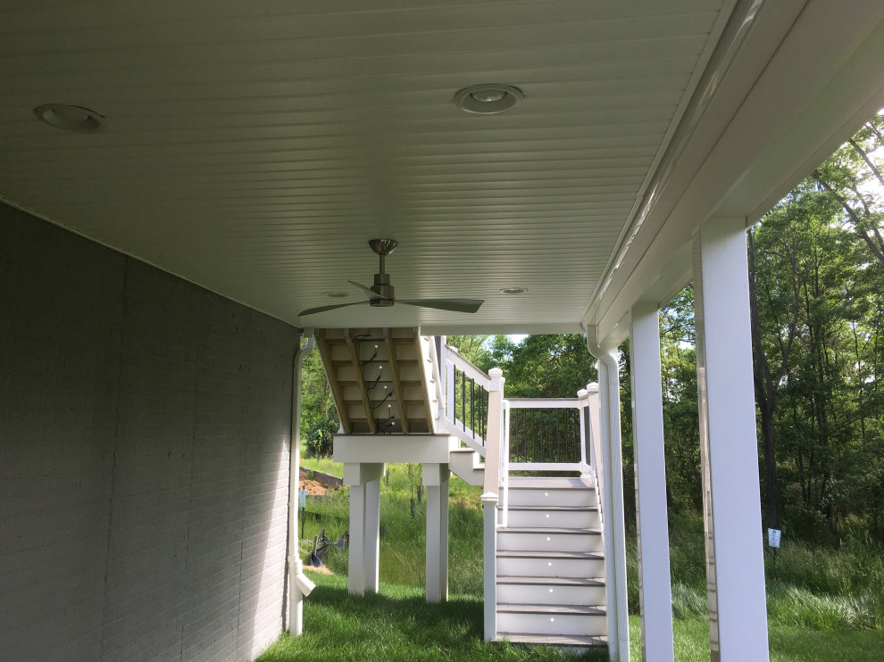 Deck - mid-sized backyard second story deck idea in Baltimore with no cover