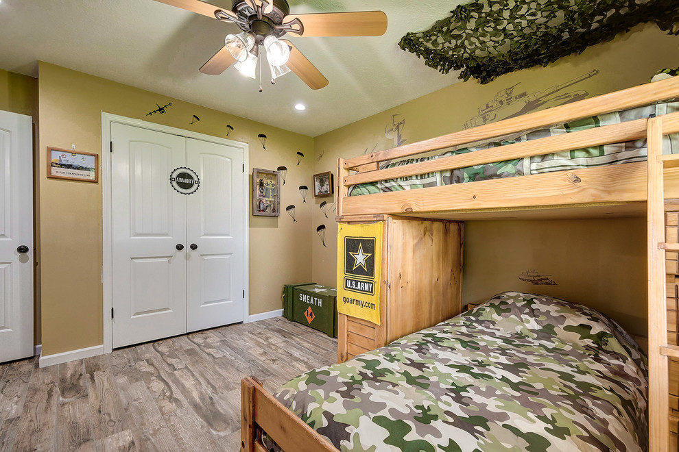 Photo of a mid-sized traditional kids' bedroom for kids 4-10 years old and boys in Houston with beige walls, porcelain floors and beige floor.