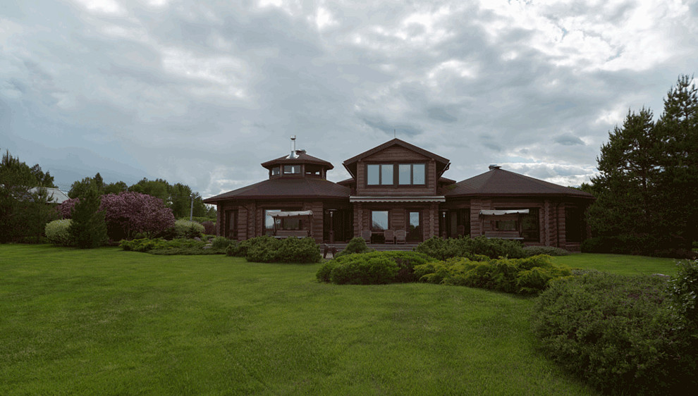 Участок на берегу реки