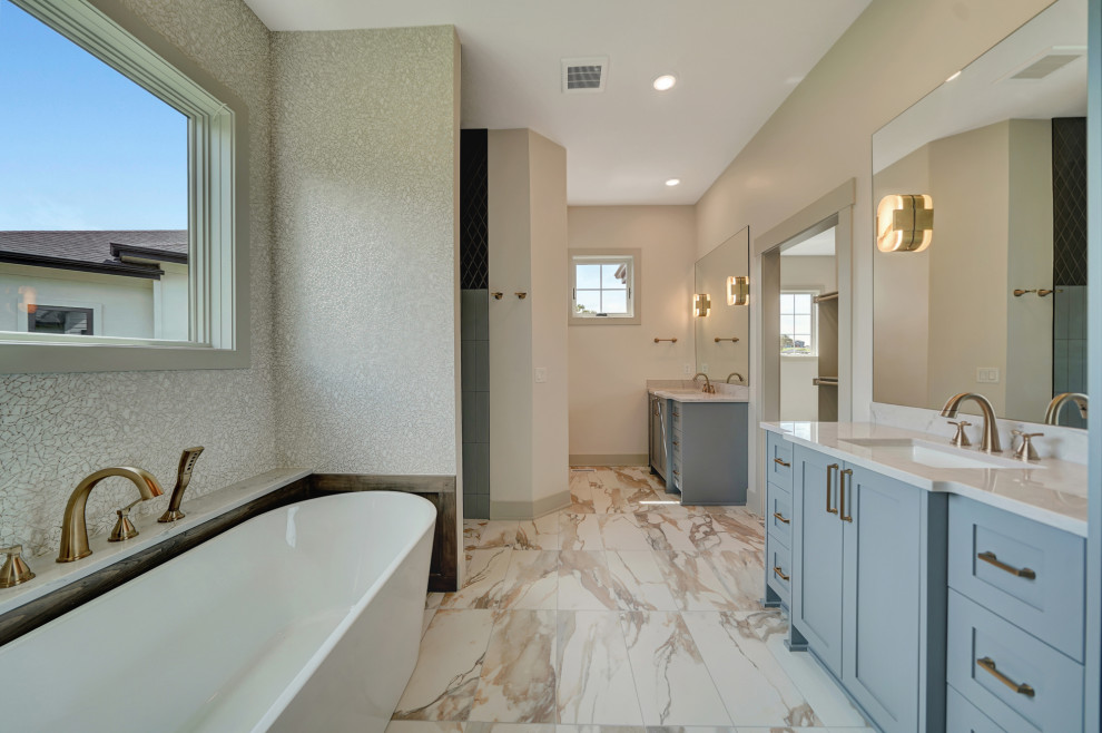 Example of a transitional bathroom design in Omaha