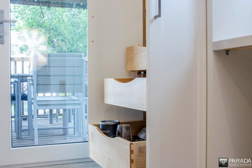 Inspiration for a transitional home design remodel in Toronto