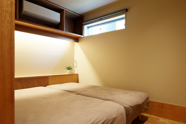 積み重なりの家 japanisch-modern-schlafzimmer