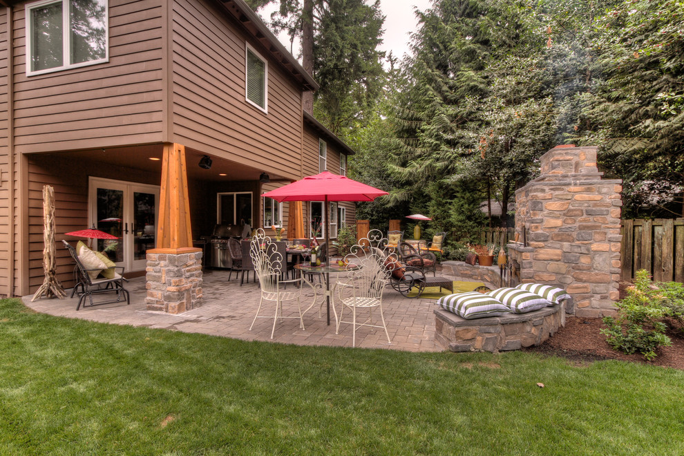 Design ideas for a traditional patio in Portland.