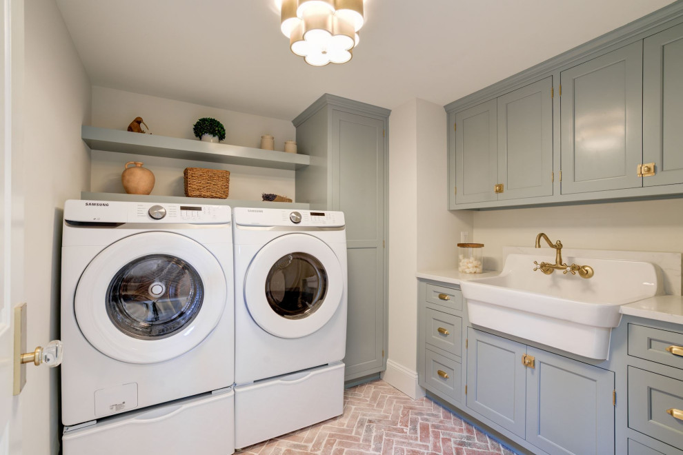 Laundry room - traditional laundry room idea in DC Metro