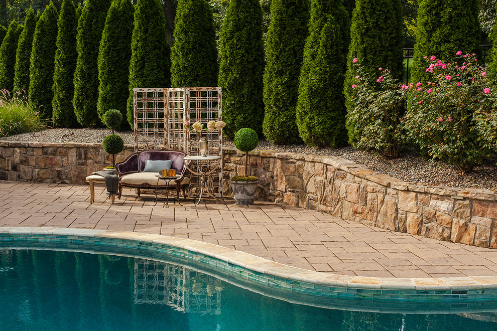 Inspiration for a mid-sized traditional backyard garden for summer in DC Metro with concrete pavers.
