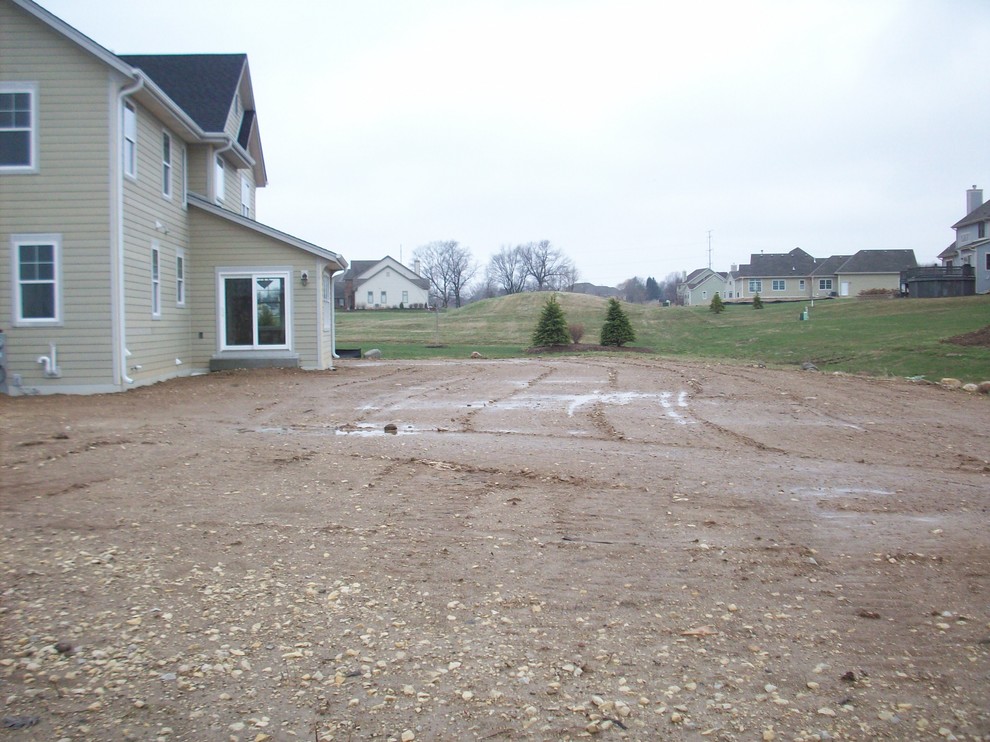 Traditional Pool and Landscape - Cedarburg