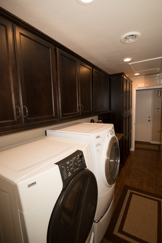 Laundry room - transitional laundry room idea
