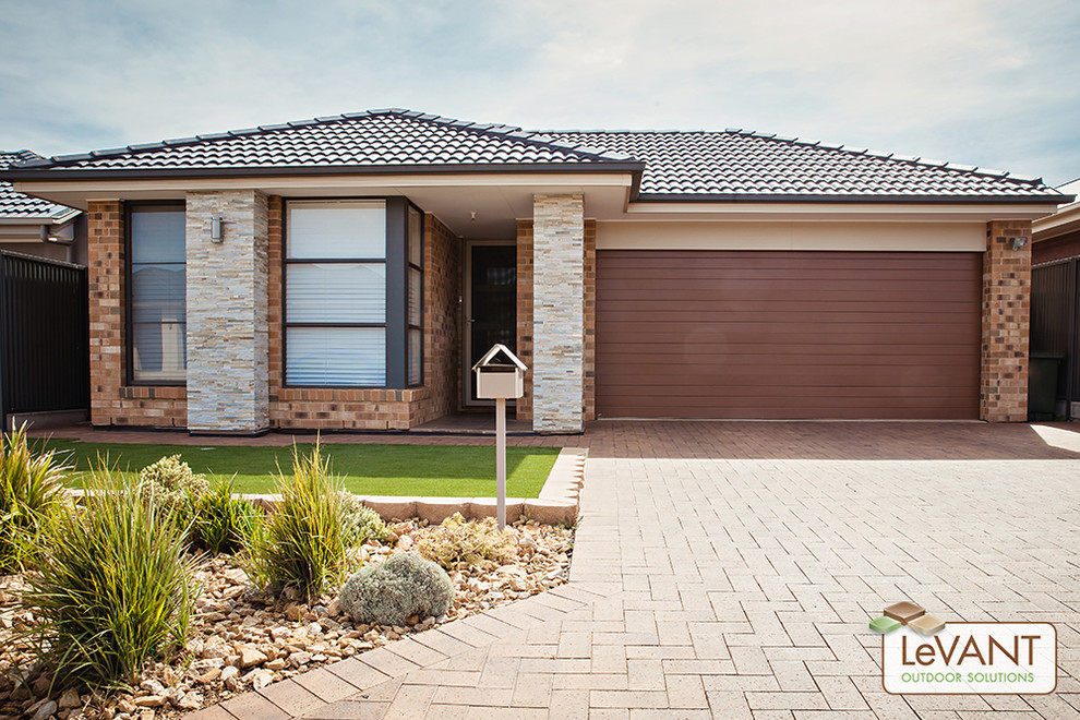 Photo of a contemporary garden in Adelaide.