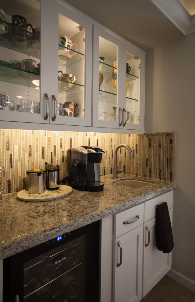 Kitchen - transitional kitchen idea in Phoenix