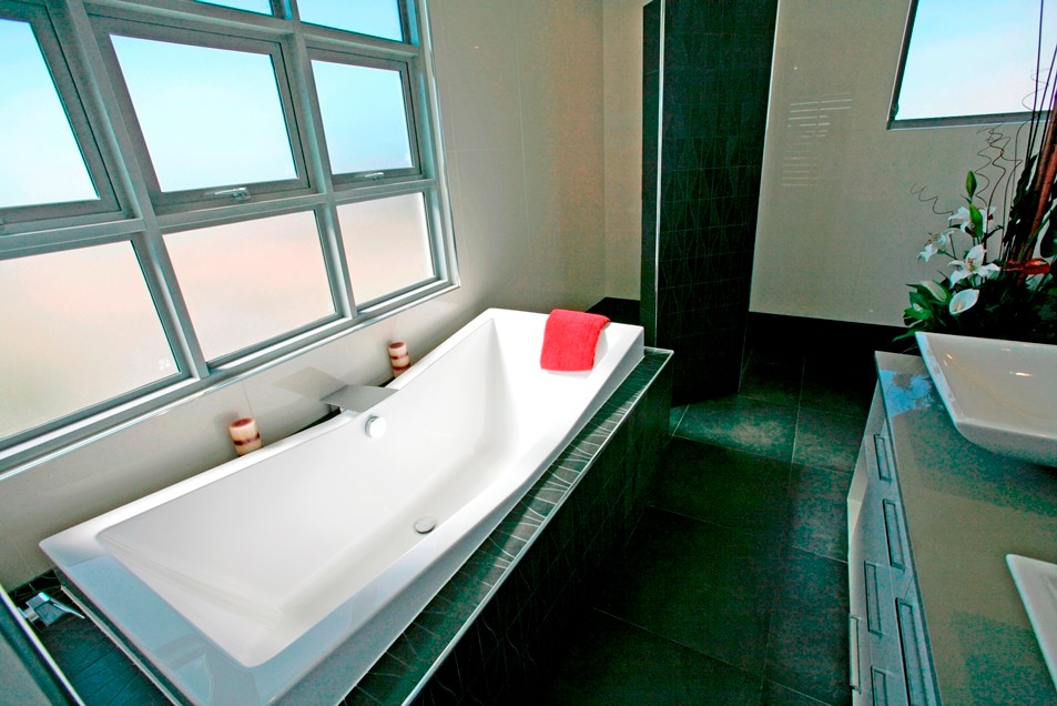 Modern bathroom in Gold Coast - Tweed.