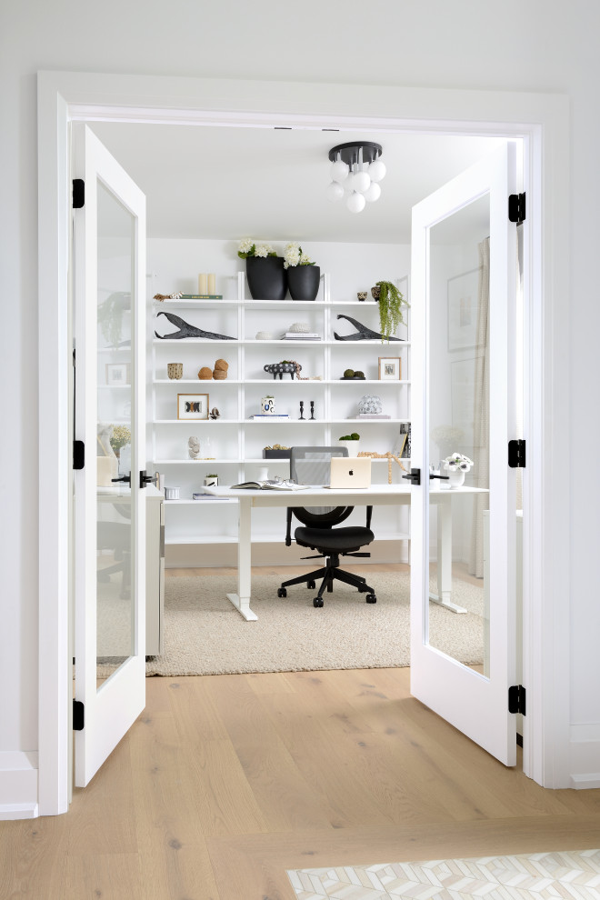 Example of a trendy home office design in Toronto