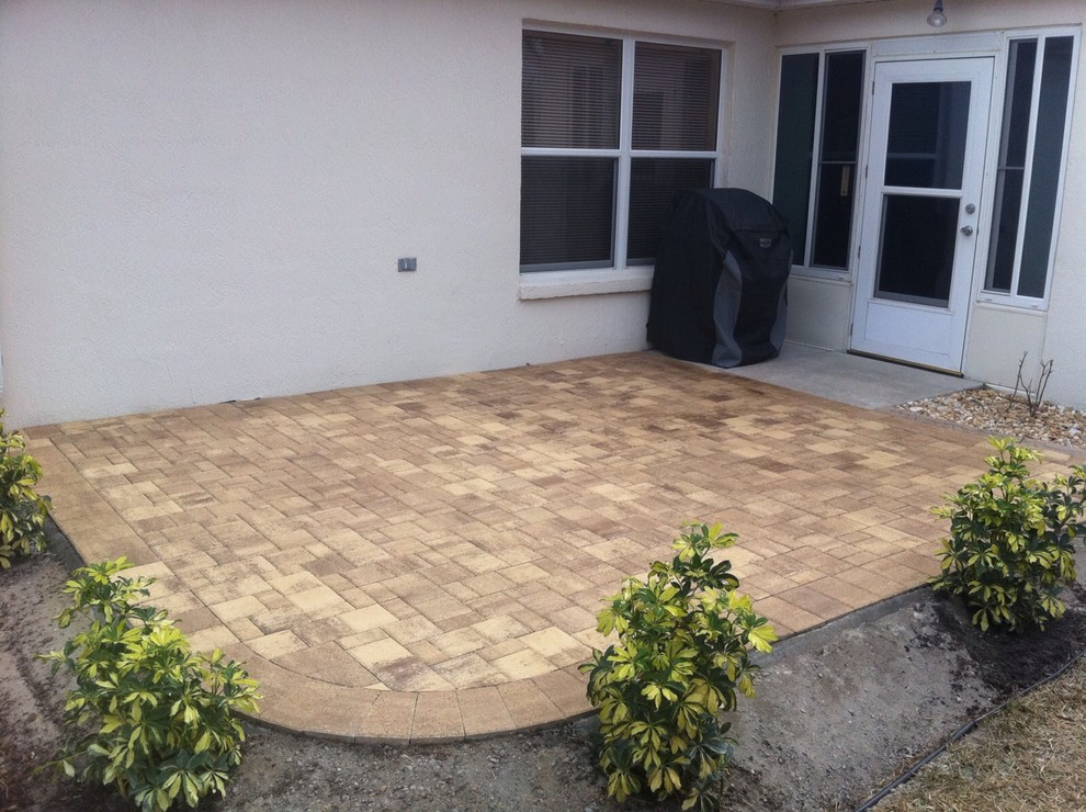 Inspiration for a small transitional backyard deck remodel in Orlando