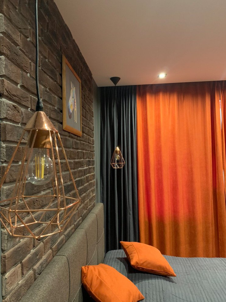 Спальня с яркими акцентами