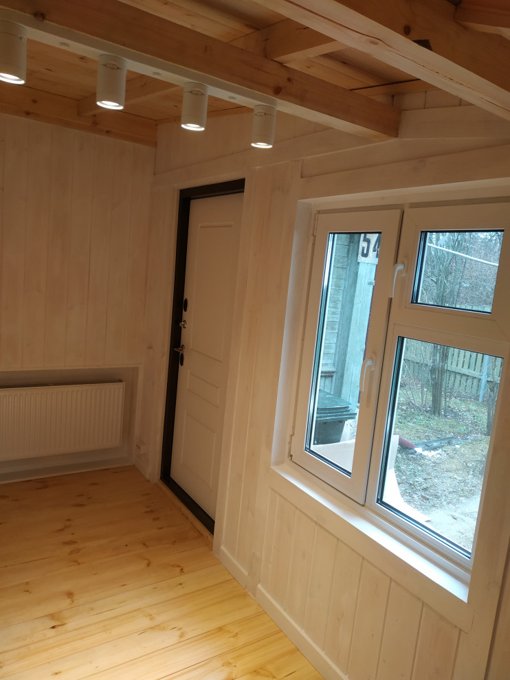 Пристройка прихожей к старому дому в деревне
