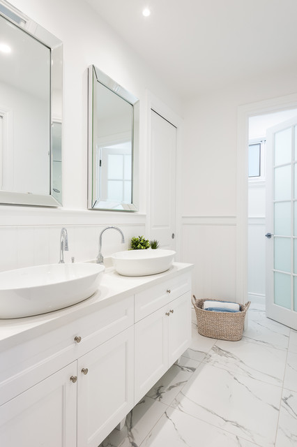 Hamptons Interior coastal-bathroom