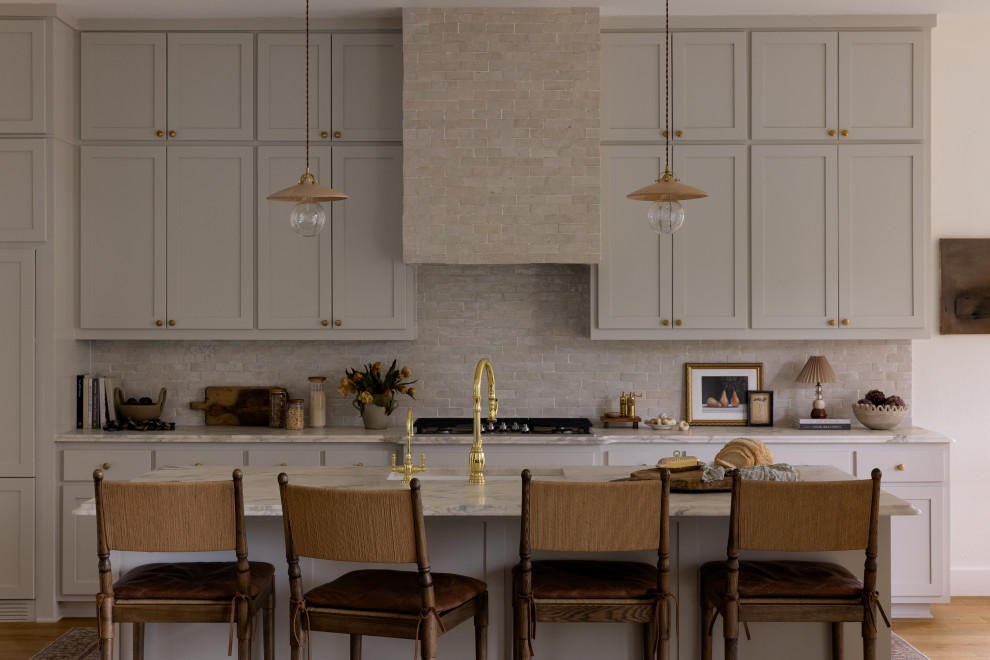 Kitchen - transitional kitchen idea in Austin