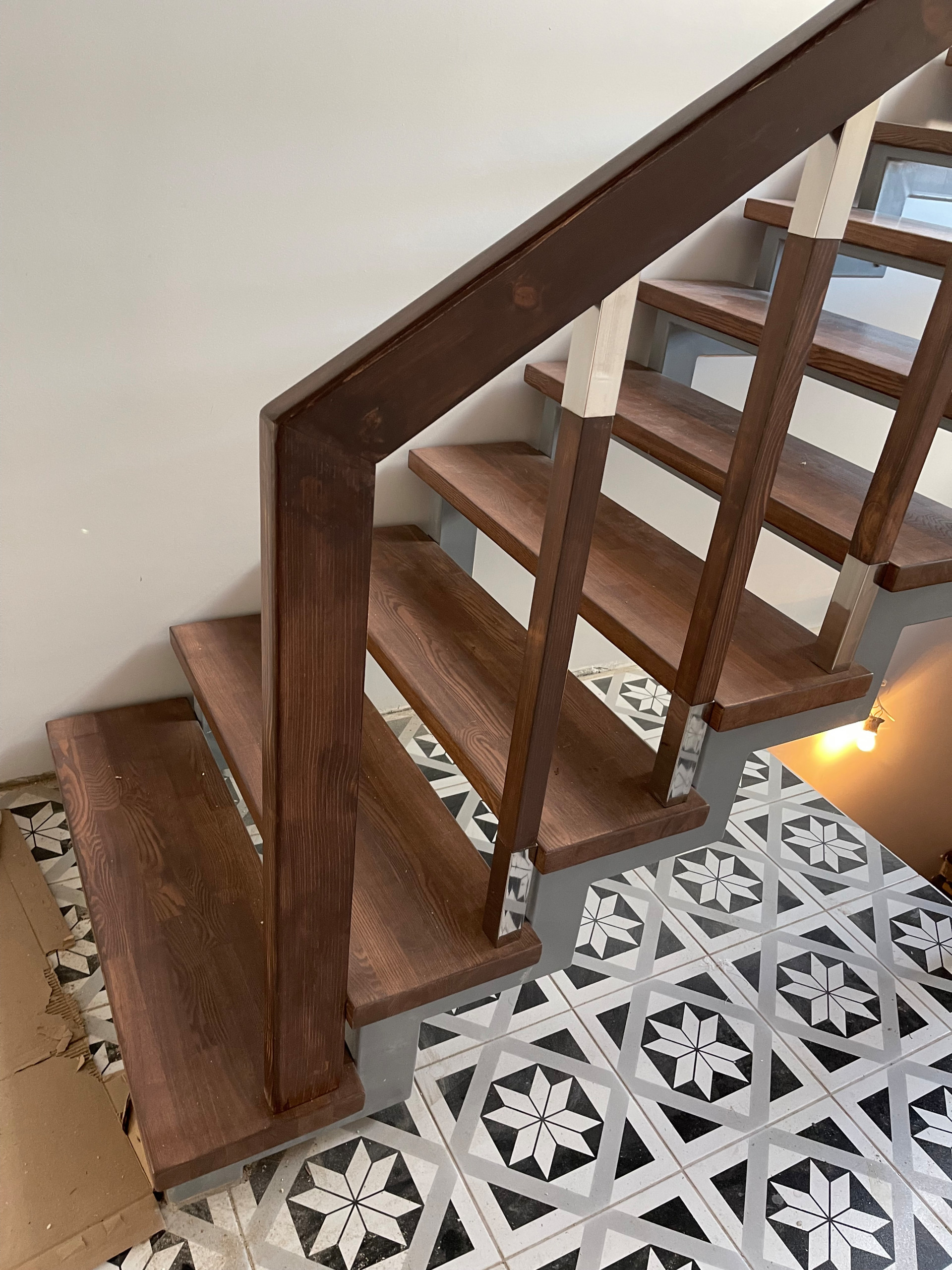 モダンスタイルのおしゃれな階段 壁紙 の画像 75選 22年10月 Houzz ハウズ