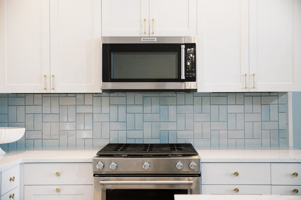 Transitional kitchen photo in Austin