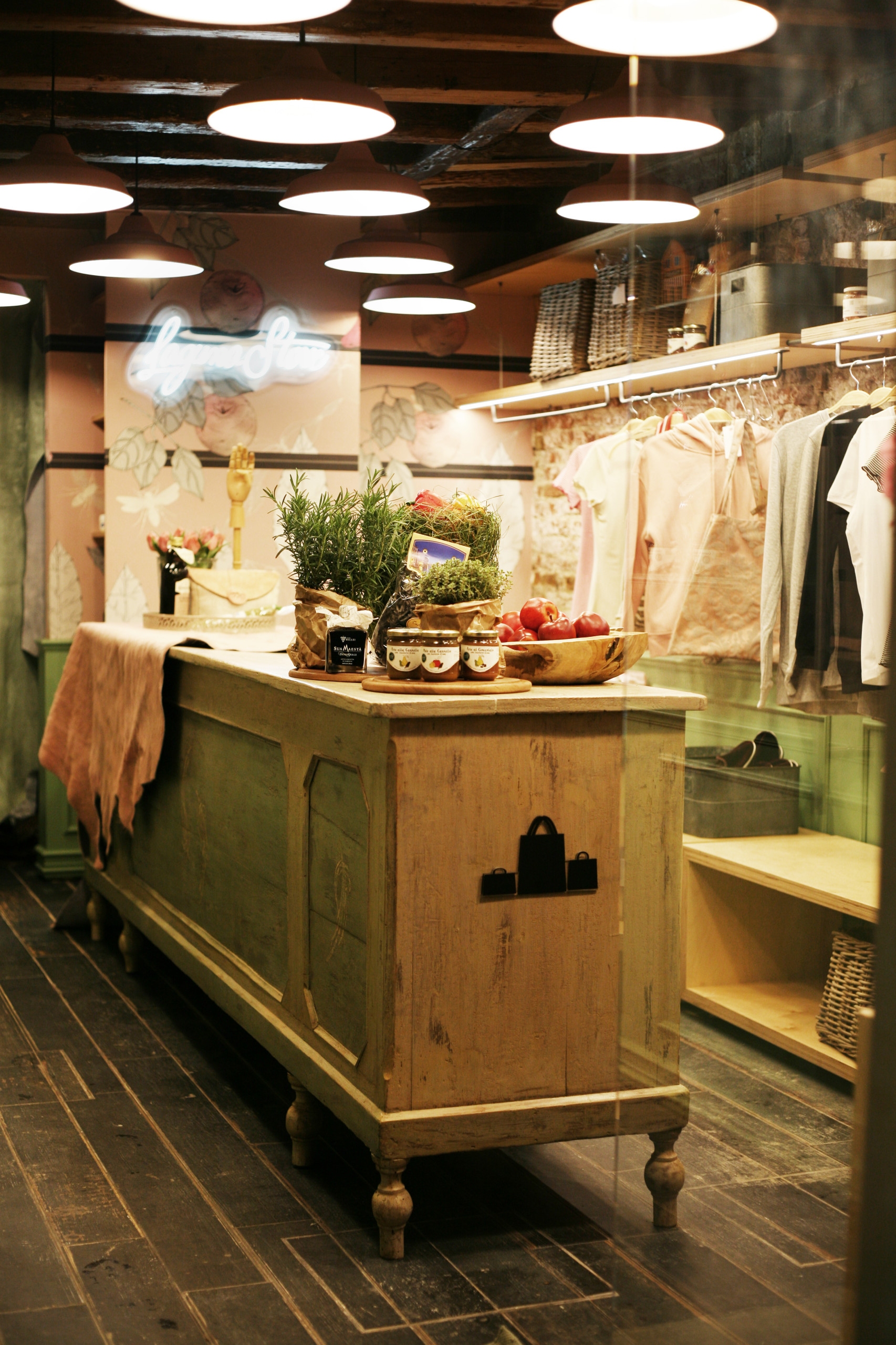 Laguna Store