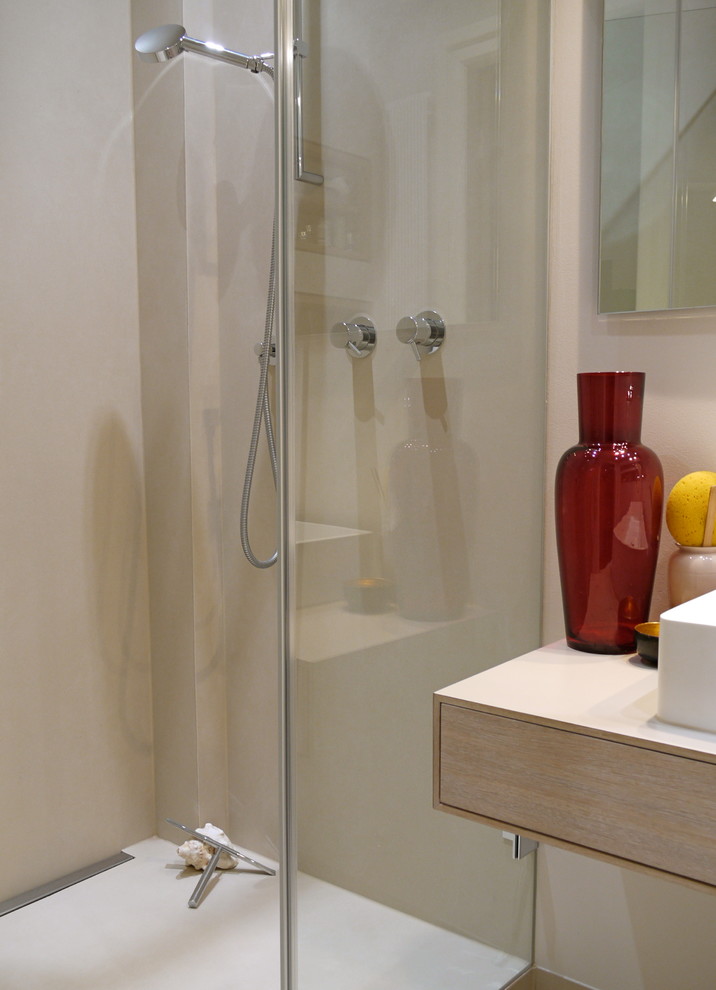 Kleines Modernes Badezimmer in Hamburg