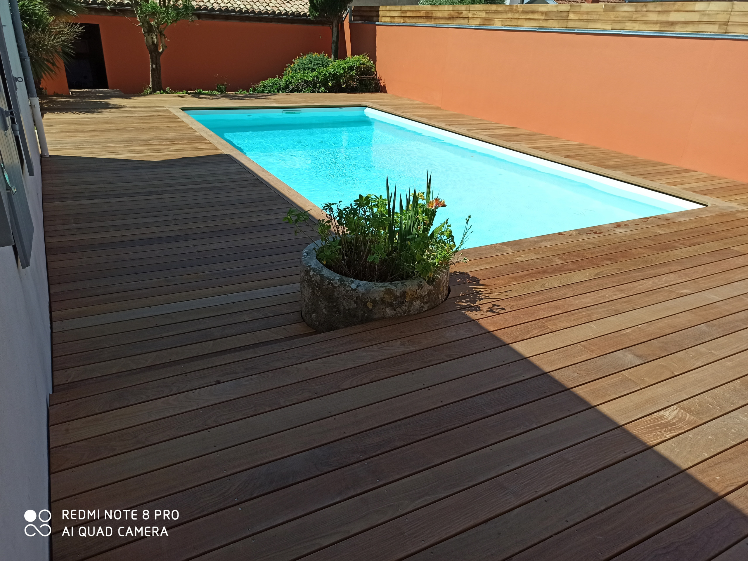 Terrasse en bois et piscine