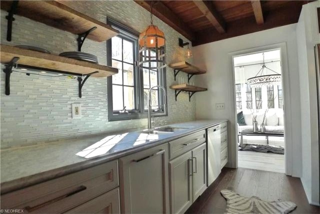 Inspiration for a transitional kitchen remodel in Cleveland
