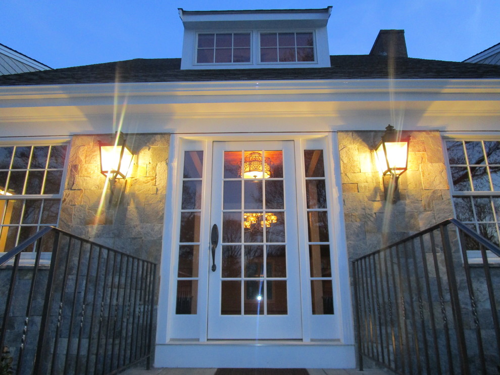 Example of a mountain style entryway design in Boston