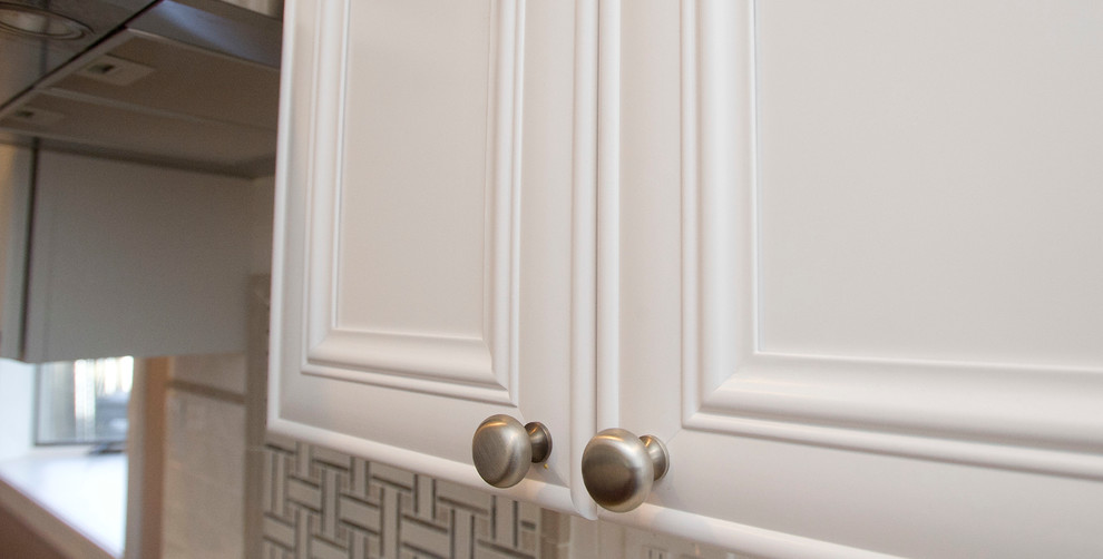Example of a mid-sized transitional home design design in New York