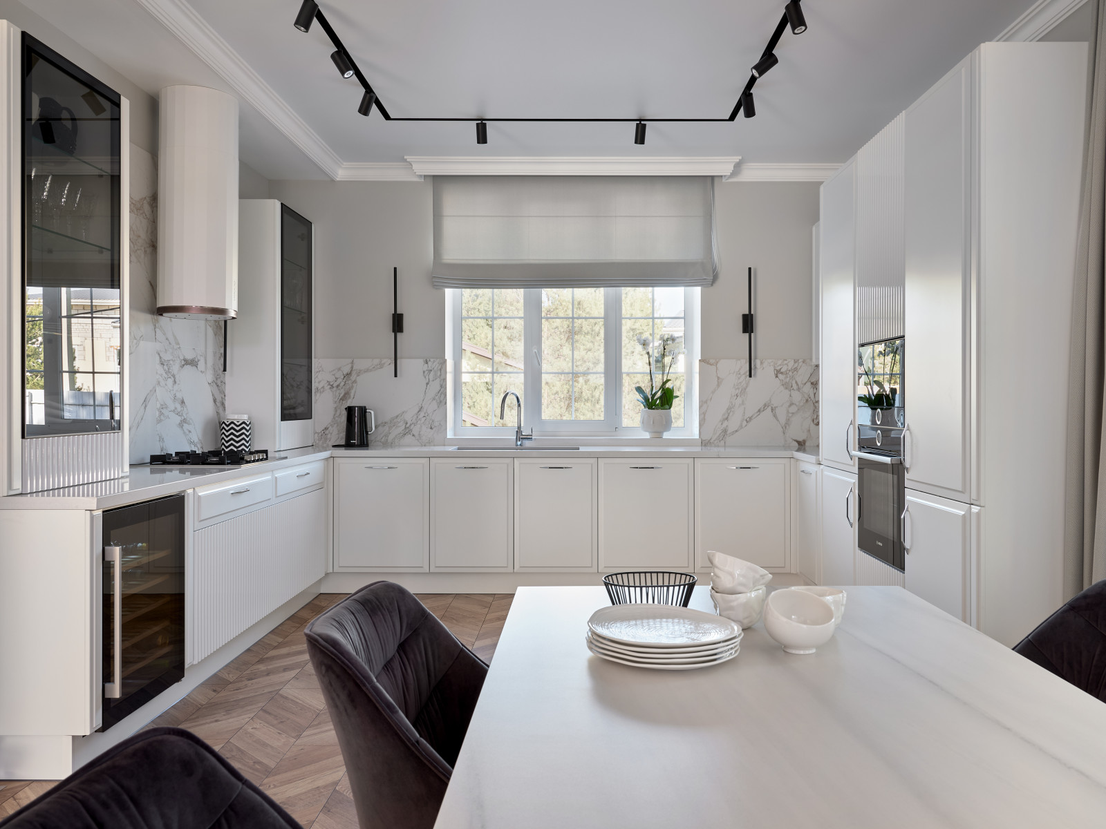 Современный интерьер с нотками классики: дом в Воронеже