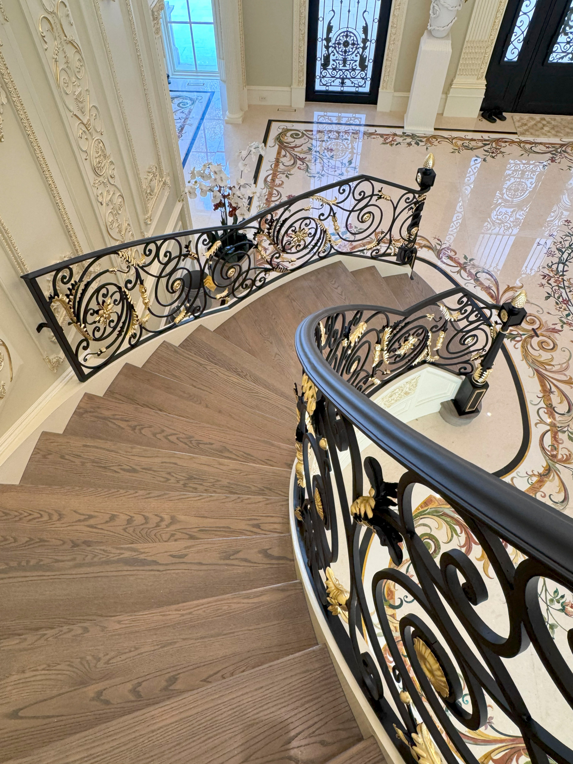 135_Vibrant Staircase with Touch of Historic Grandeur, Great Falls, VA 22066