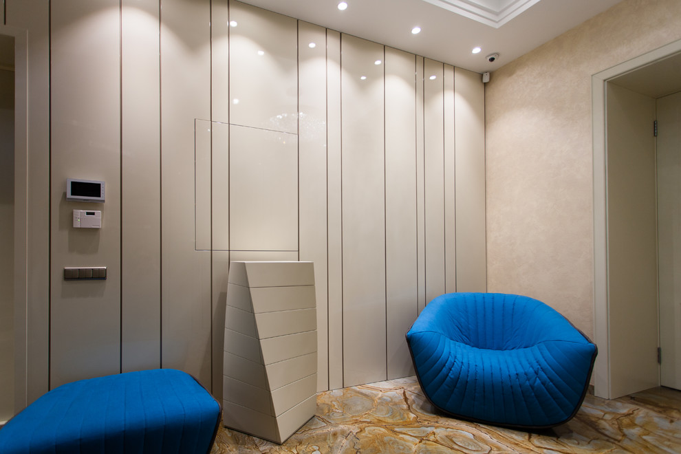 Глянцевая прихожая в пентхаус в самом центре Москвы