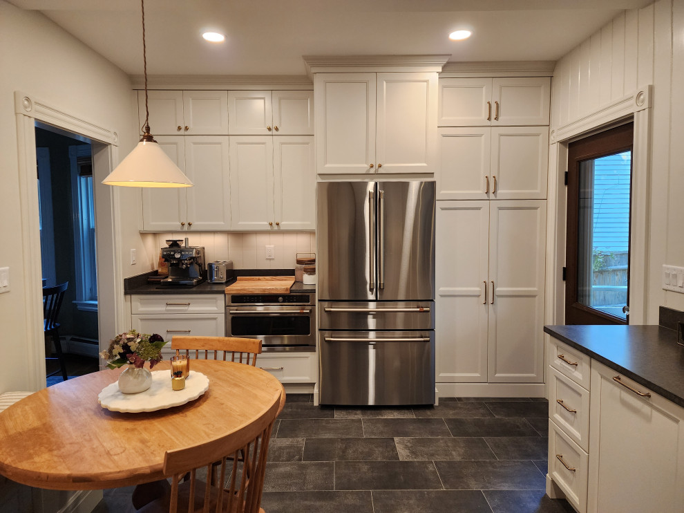 16831 - The Purrfect Kitchen