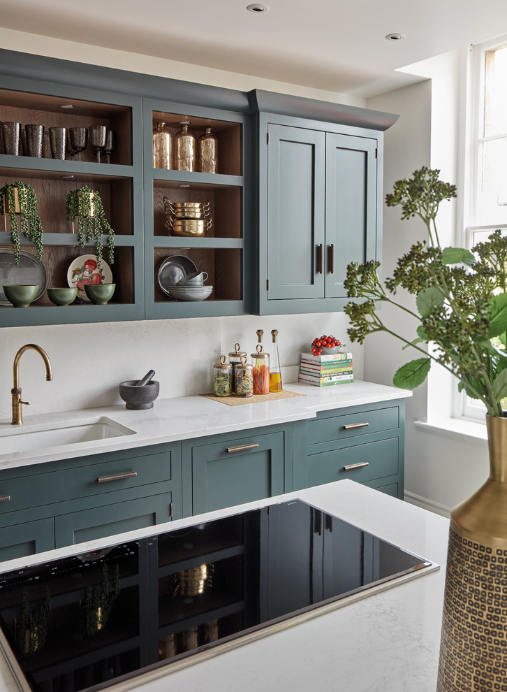Inspiration for a mid-sized traditional single-wall eat-in kitchen in Gloucestershire with a drop-in sink, shaker cabinets, green cabinets, quartzite benchtops, white splashback, stainless steel appliances, limestone floors, with island, beige floor and white benchtop.