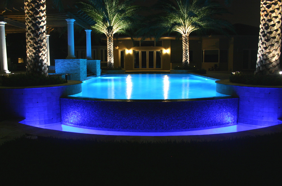 Large pool photo in Miami