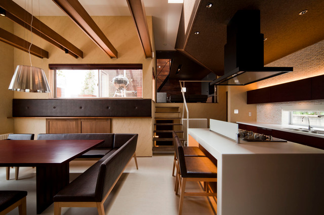 高台のリゾートハウス asian-dining-room