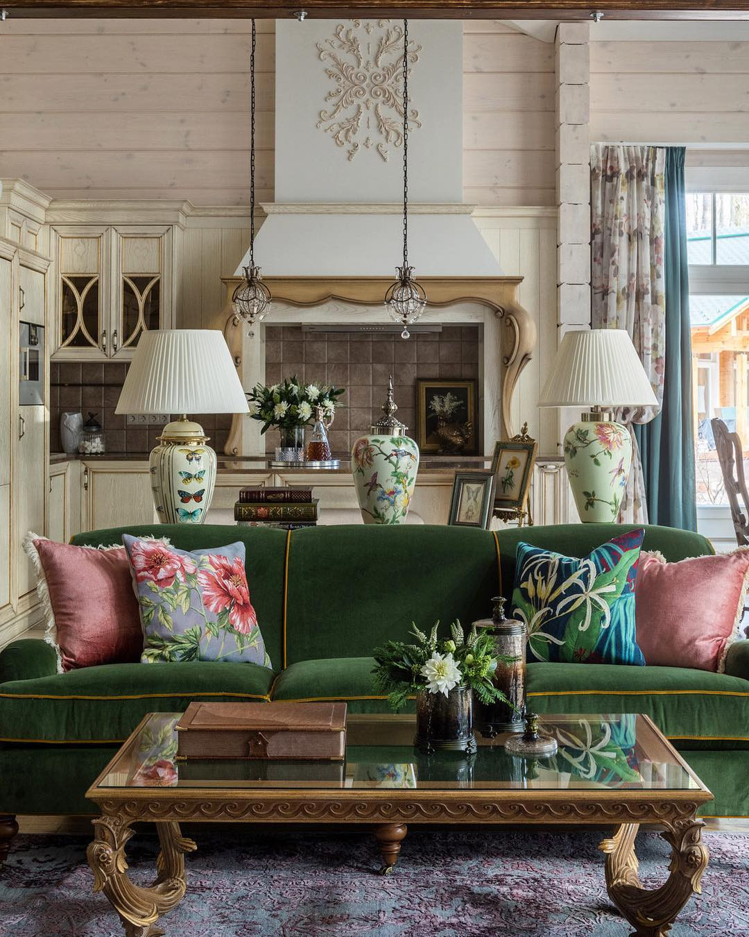 Лепной декор в деревянном доме