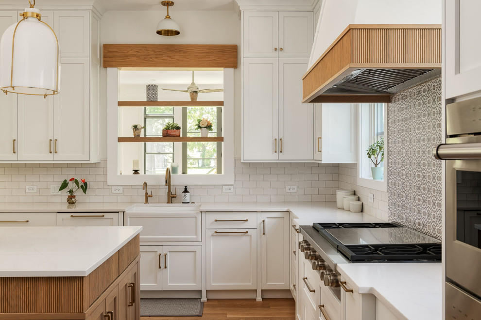 Transitional kitchen photo in Chicago