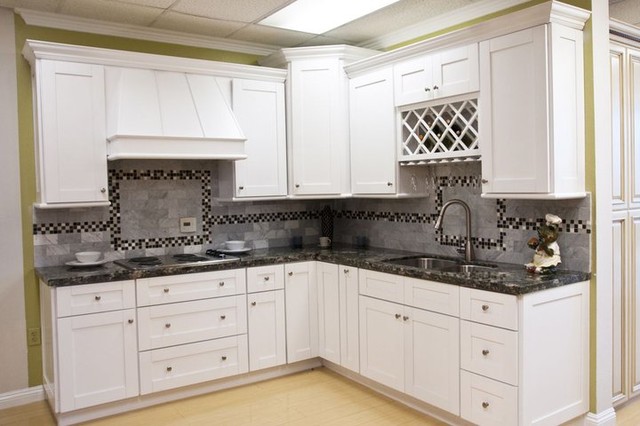 White Shaker Kitchen Cabinets Home Design Traditional 