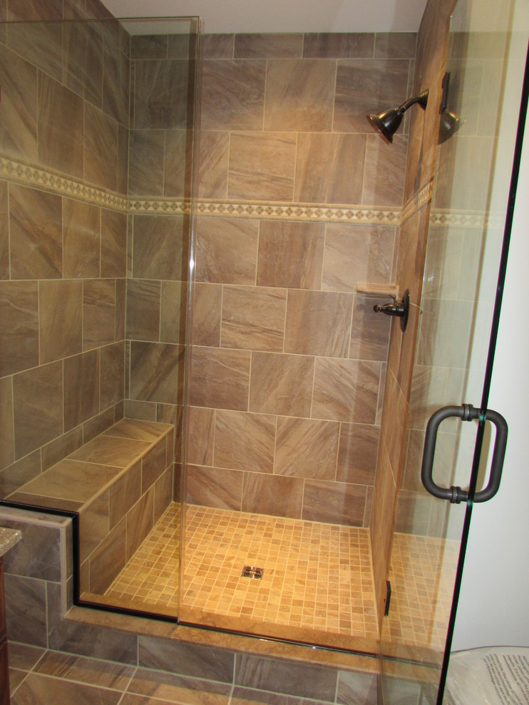 Example of a mid-sized transitional home design design in DC Metro