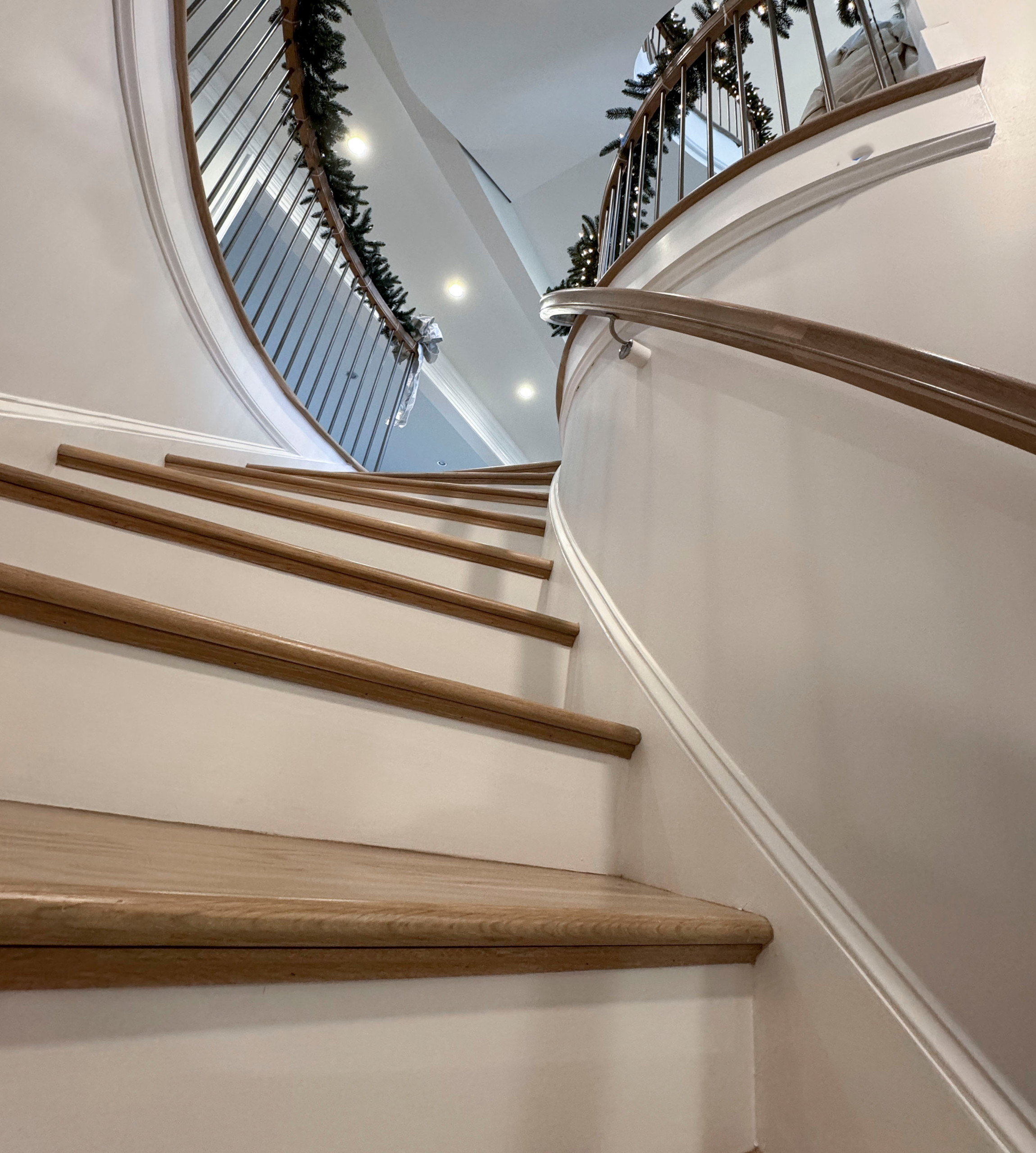 116_Elegant & Eye-catching Curved Staircase, Leesburg VA 20175
