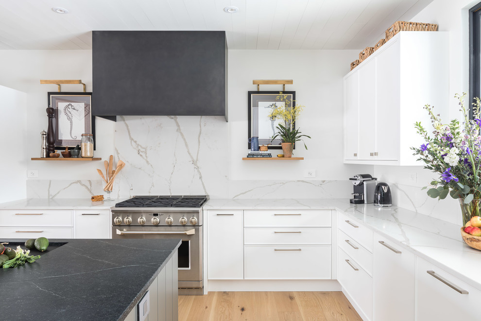 Large transitional l-shaped eat-in kitchen in Ottawa with an undermount sink, shaker cabinets, white cabinets, quartz benchtops, white splashback, porcelain splashback, stainless steel appliances, light hardwood floors and with island.